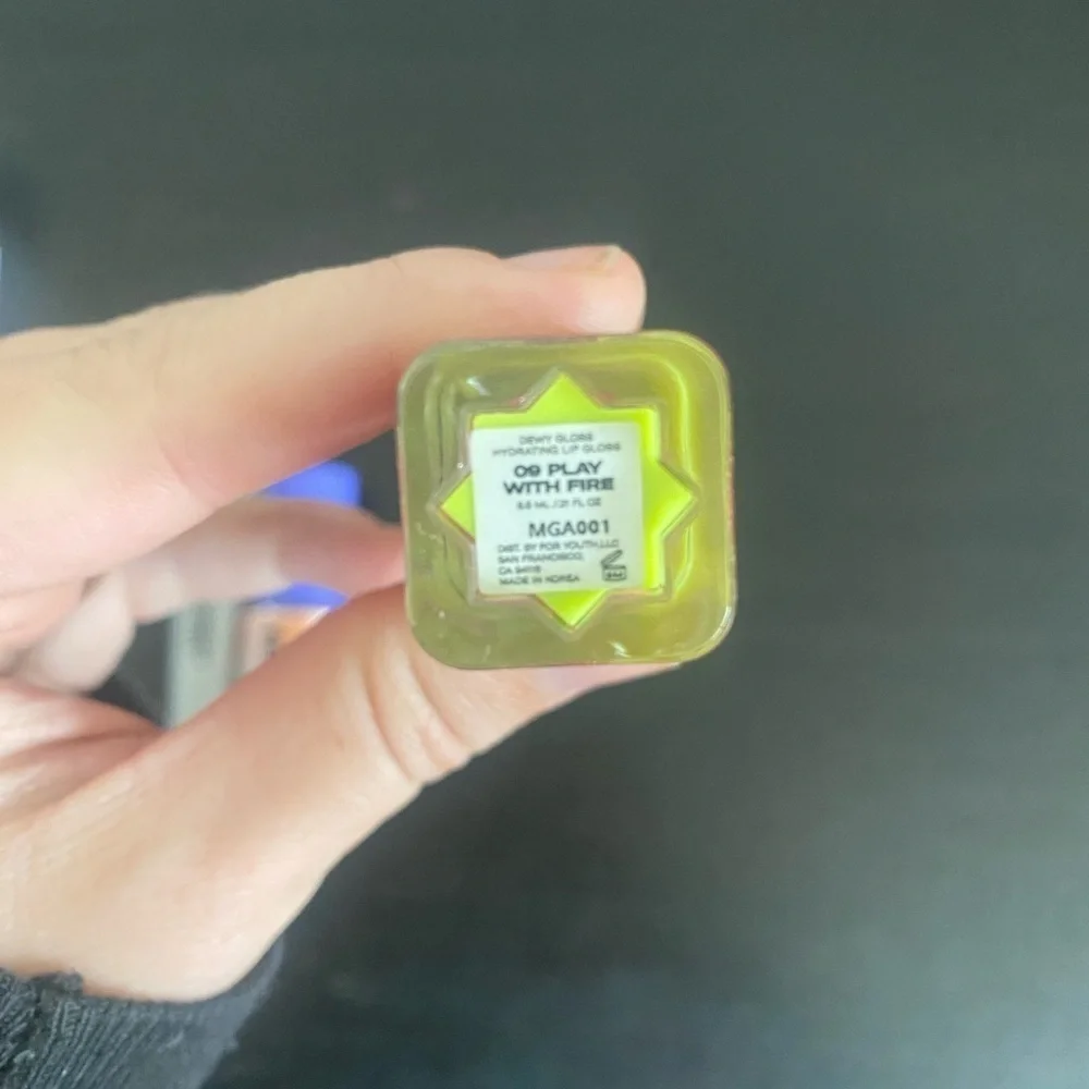 YouthForia Bundle Oval Brush + Lip Gloss Play with Fire + Skin Enhancer Radiant